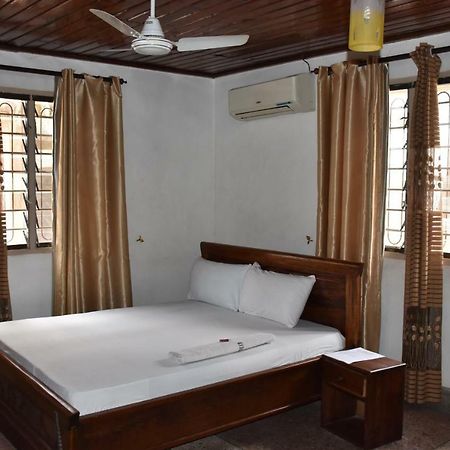 Kituri Royal Annex Bed and Breakfast Dar es Salaam Buitenkant foto