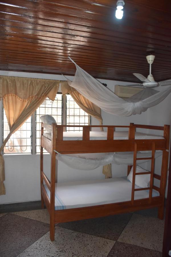 Kituri Royal Annex Bed and Breakfast Dar es Salaam Buitenkant foto